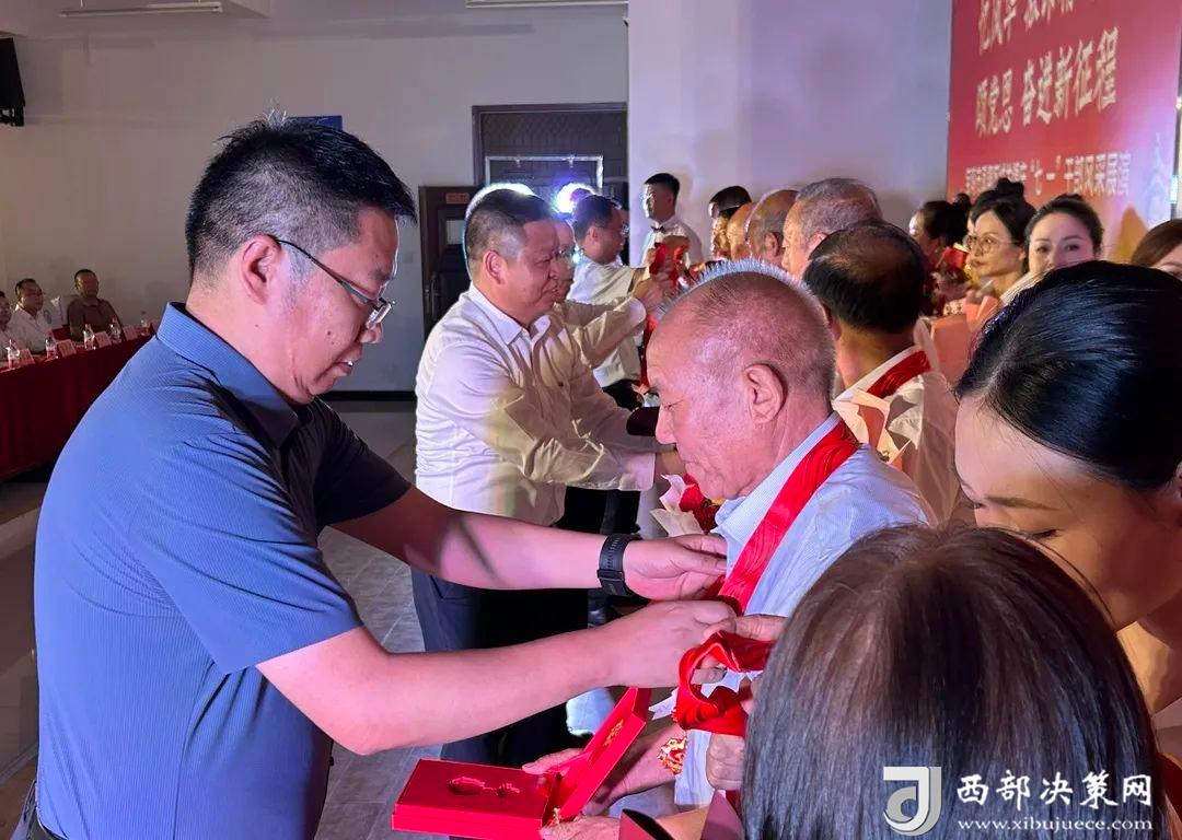 14161cfae3ec4372670ccd11989e19c1