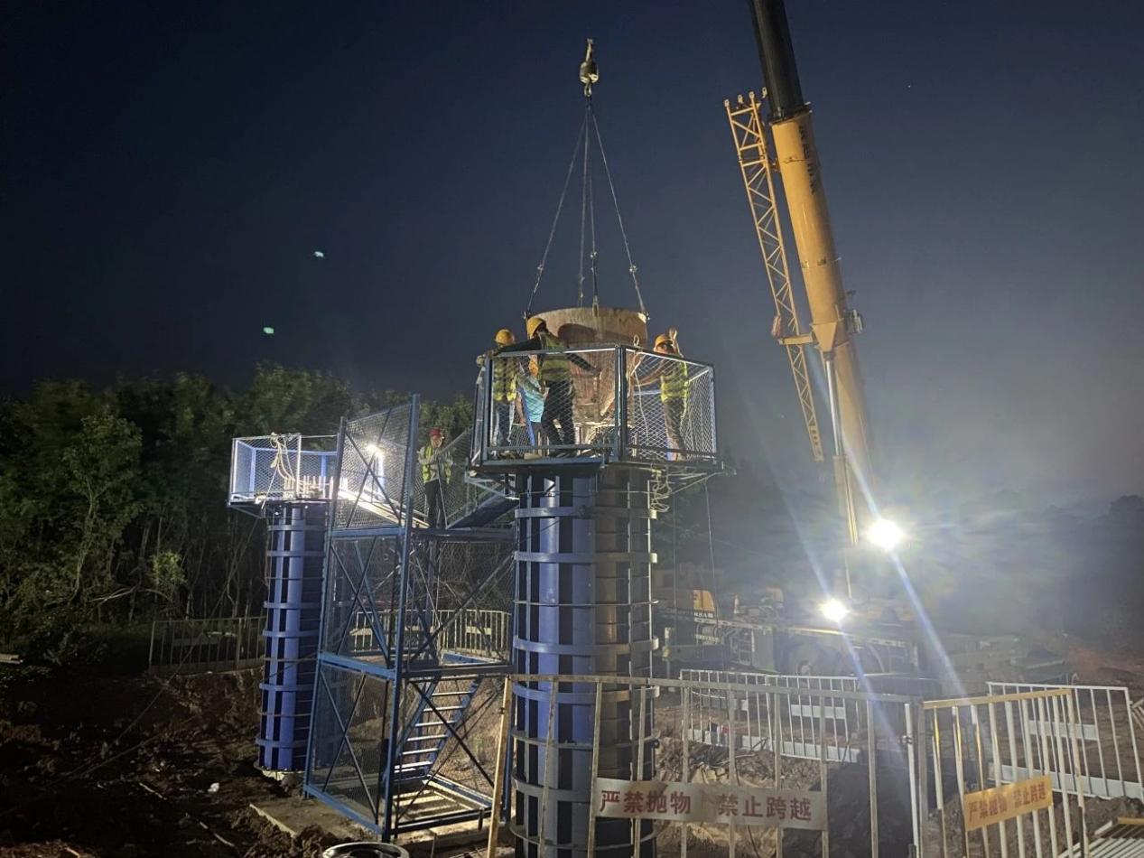 鄠周眉高速公路施工现场