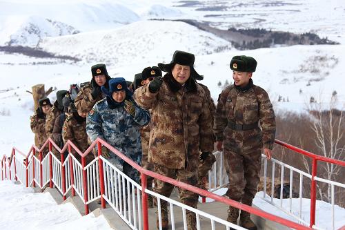  2014年1月26日上午，習(xí)近平來(lái)到內(nèi)蒙古邊防某團(tuán)三角山哨所，看望正在執(zhí)勤的戰(zhàn)士。新華社記者 李剛 攝