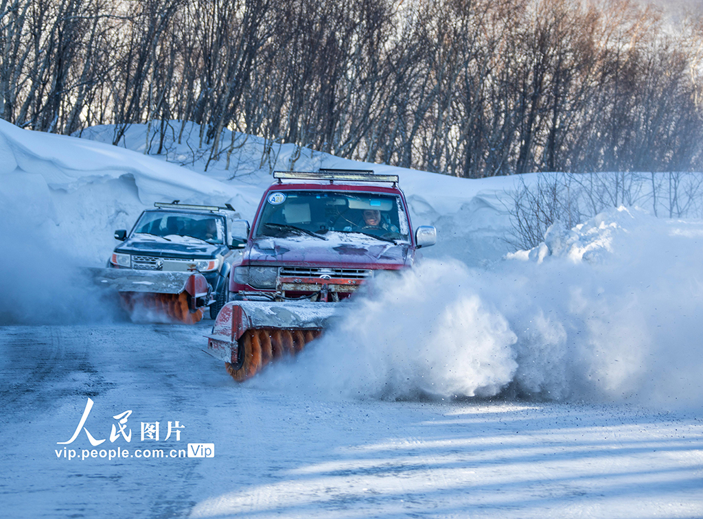 吉林延邊：長白山景區(qū)清理積雪保暢通