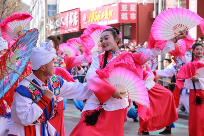 陜西綏德縣：秧歌扭出教育風(fēng)采 匯演共賀新春盛景