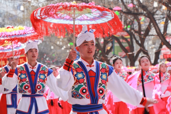 陜西綏德縣：秧歌扭出教育風(fēng)采 匯演共賀新春盛景