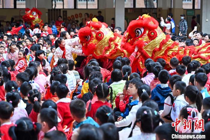 廣州小學(xué)生“花式”開啟新學(xué)期