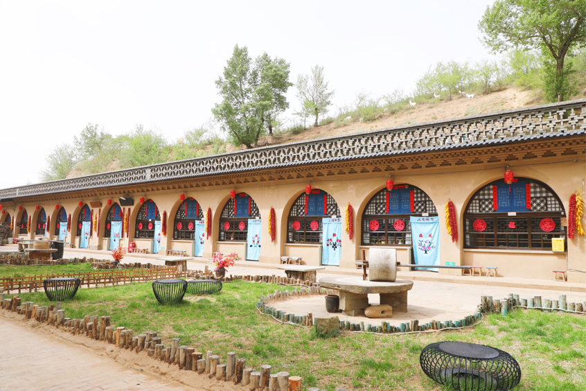 青云鎮(zhèn)尤家灣村陜北窯洞風(fēng)情農(nóng)家樂“黃土人家” 田苗攝.png