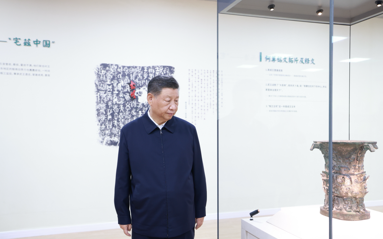 2024年9月10日，習(xí)近平總書記在前往甘肅考察途中，來(lái)到陜西寶雞參觀寶雞青銅器博物院。
