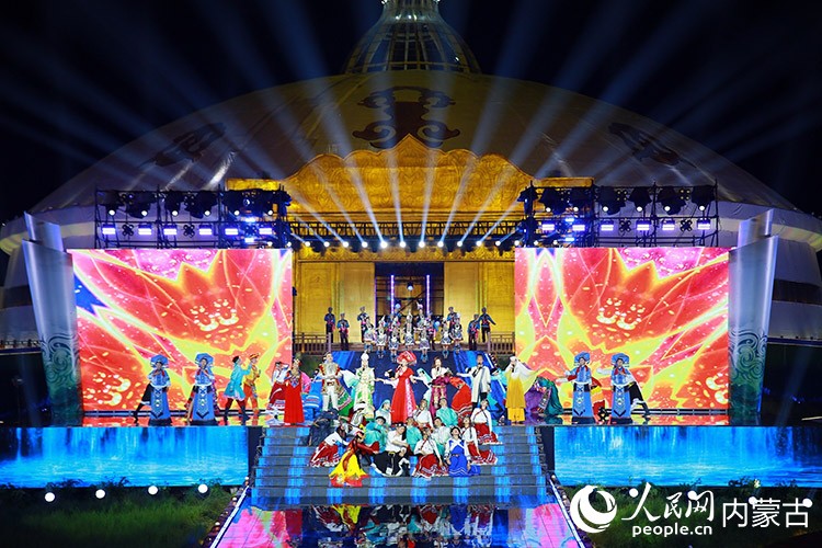 2025年中國(guó)原生民歌節(jié)在敕勒川草原開(kāi)幕。人民網(wǎng)記者 寇雅楠攝