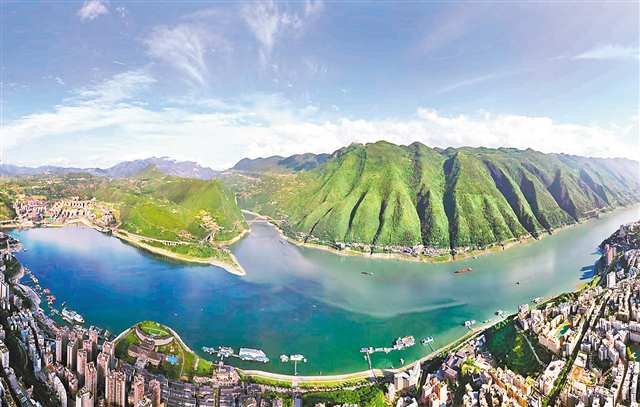 巫山縣長(zhǎng)江三峽巫峽口景美如畫（無人機(jī)照片）。特約攝影 王忠虎/視覺重慶