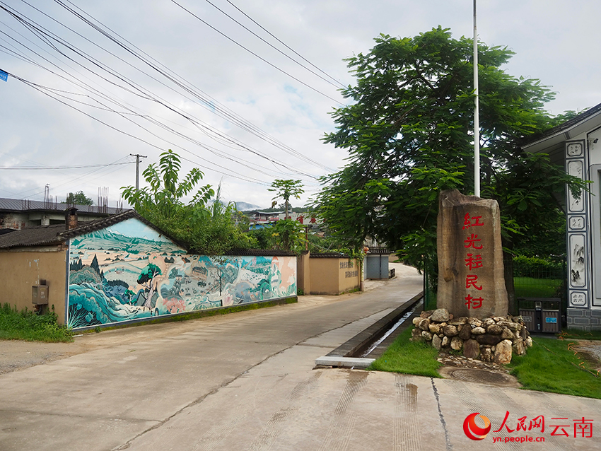 红光移民村。人民网-王娴摄