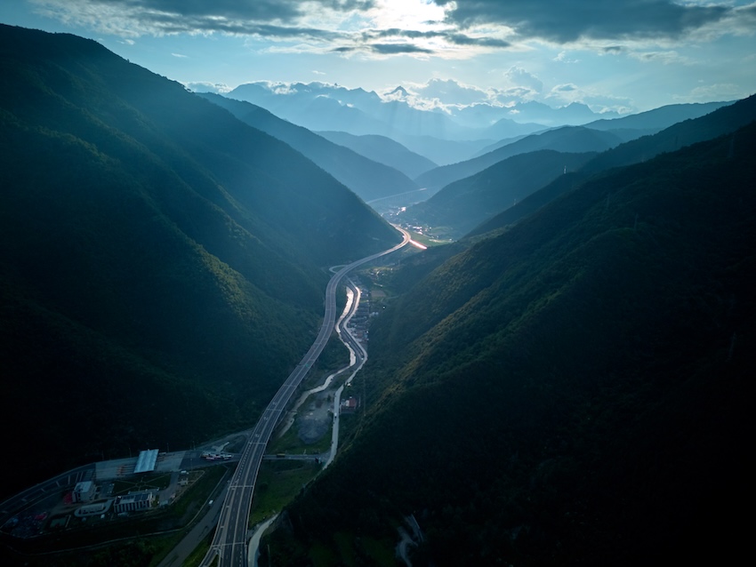 一路穿越山嶺。蜀道集團(tuán)供圖