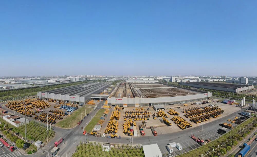 空中俯瞰上海三一重机股份有限公司外景（无人机全景照片，2025年4月15日摄）。